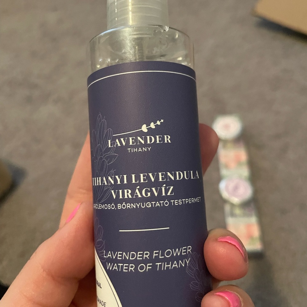 Assorted Shower Beauty Care - Picture 3 of 5